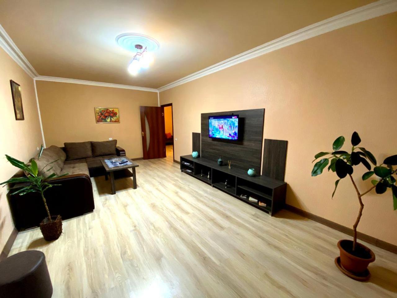 Апартаменты Central Home Ереван Экстерьер фото